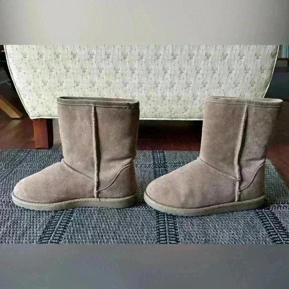 Tan boots - Picture 3 of 5